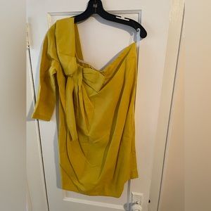 Mini one shoulder yellow dress